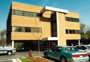 An exterior photo of the Riverside Medical Center
